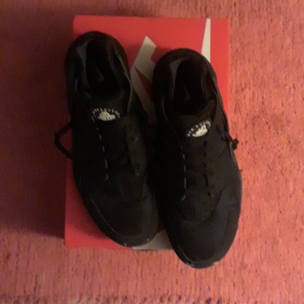 Black Nike Huarache size 11.5